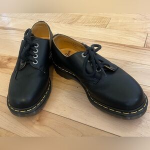 20% OFF 2+ BUNDLES! Dr. Martens Oxford Shoes. Black. Size 8